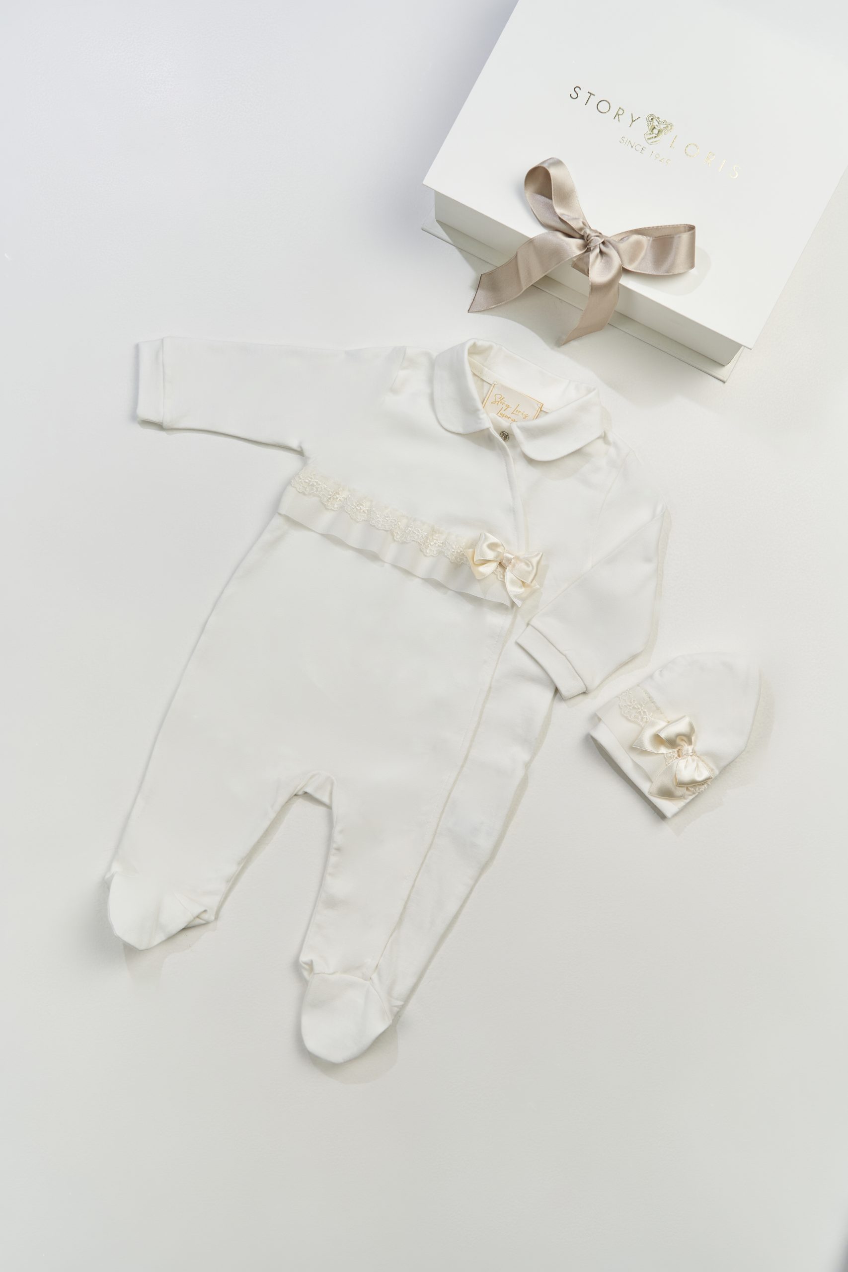 Комбинезон и шапка в упаковке STORY LORIS LUXURY кремовый Девочки 1 м
